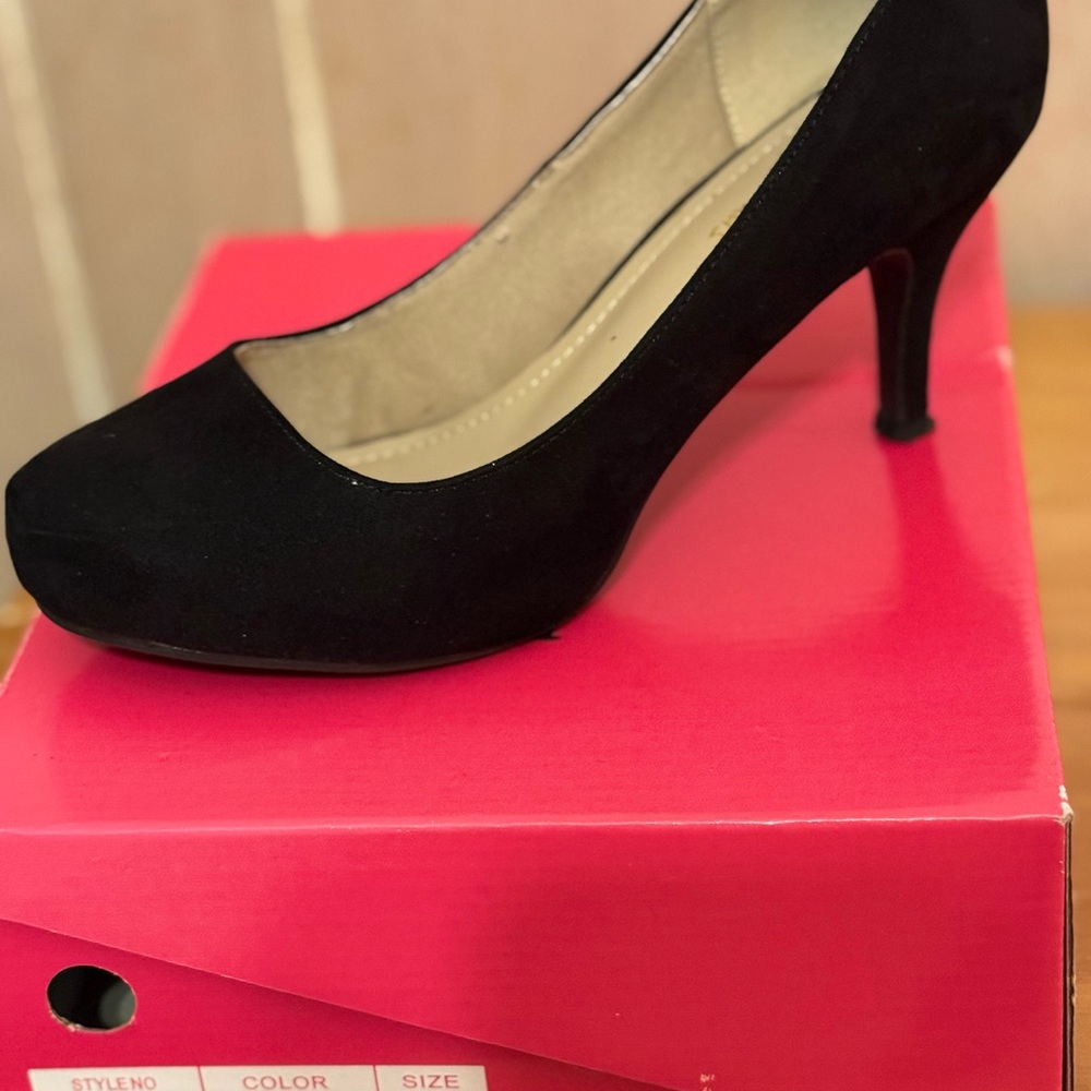 Dream Pairs Elegant Black Pumps